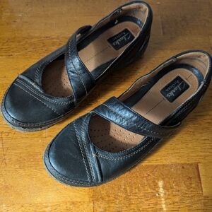Clarks Artisan Active Air Black Leather MaryJane Flats